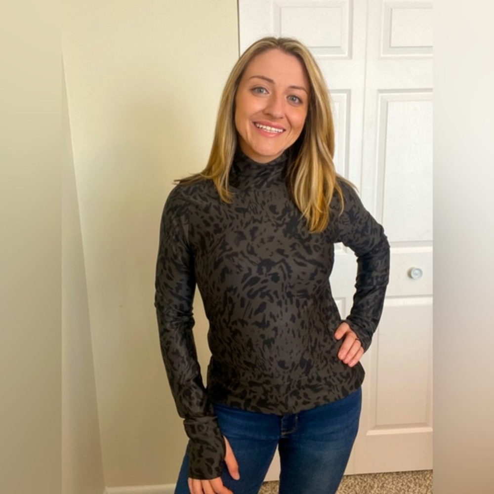 Calia by Carrie Underwood Artic Leopard Pullover with Thumb Holes - Size Medium